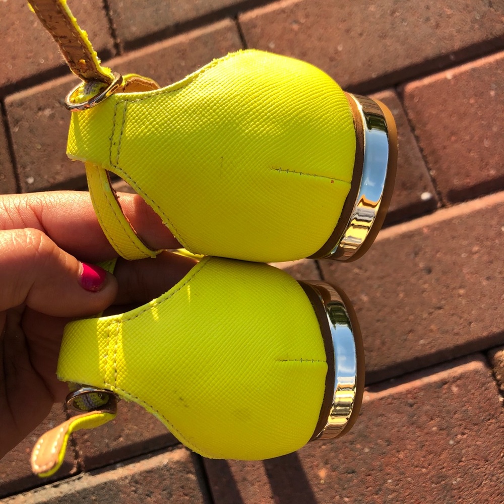 Aldo Neon Yellow Sandals with Geometric Accents - Picture 9 of 11